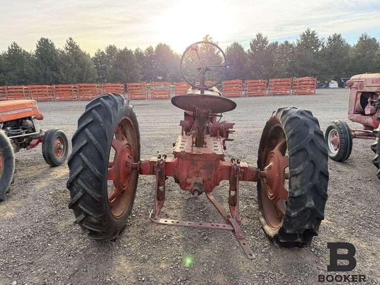farmall-model-h-tractor---non-running-image-3