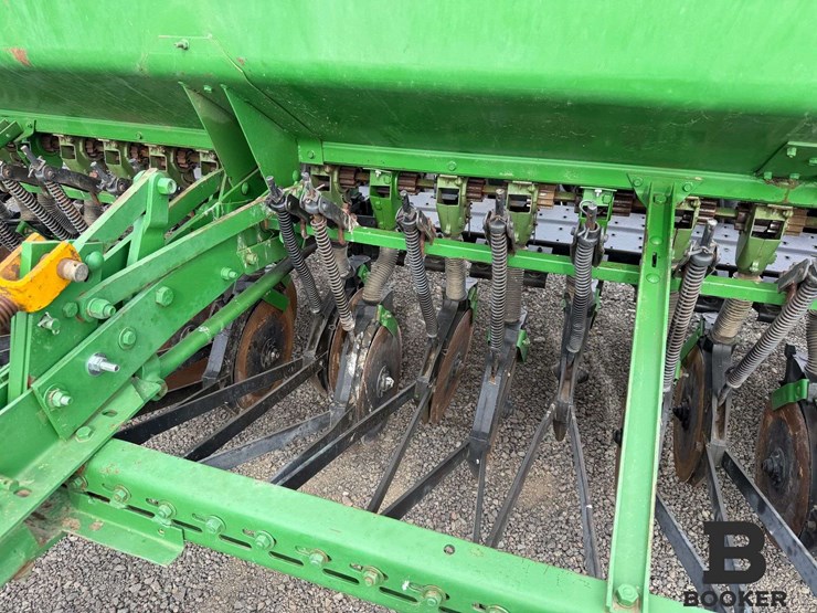 john-deere-8300-grain-drill-image-13
