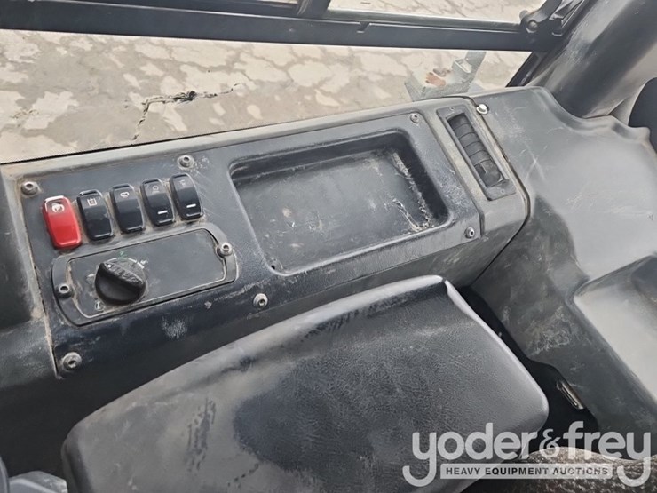 2018-caterpillar-d4k2-lgp-image-32