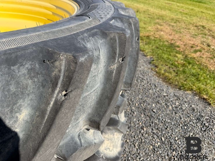 2011-john-deere-8360r-tractor-image-117