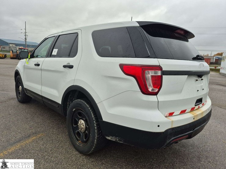2016-ford-explorer-image-7