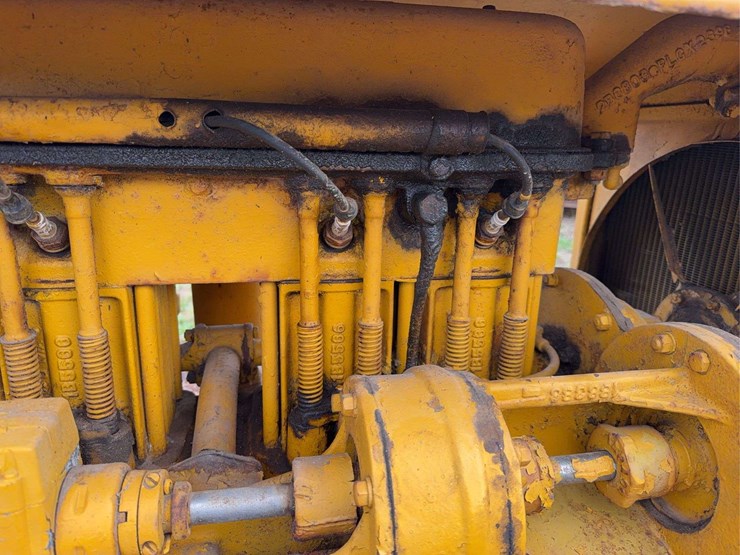 caterpillar-twenty-eight-image-16