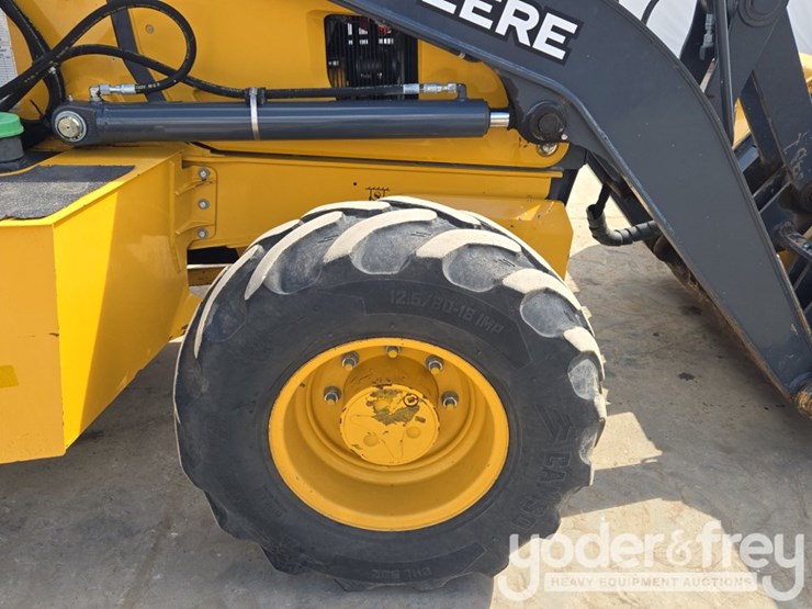 2022-deere-310sl-image-11
