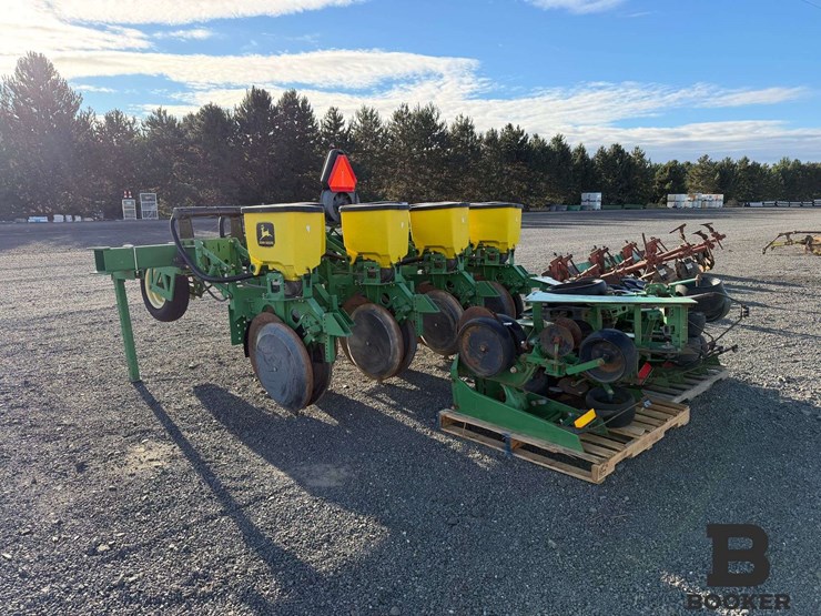 john-deere-1700-planter-image-4