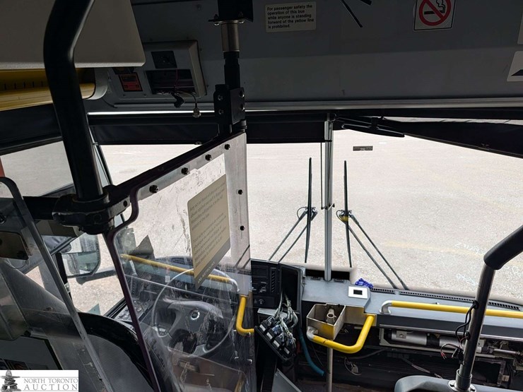 non-operable-2011-motor-coach-industries-d4500-t/a-55-passenger-bus-image-8