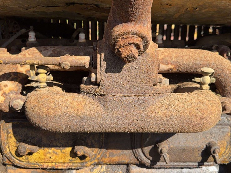 caterpillar-ten-image-16