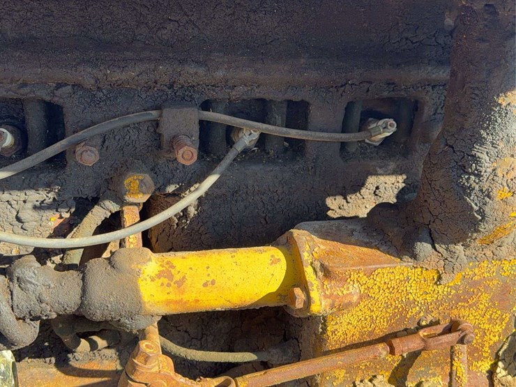 caterpillar-twenty-two-image-15