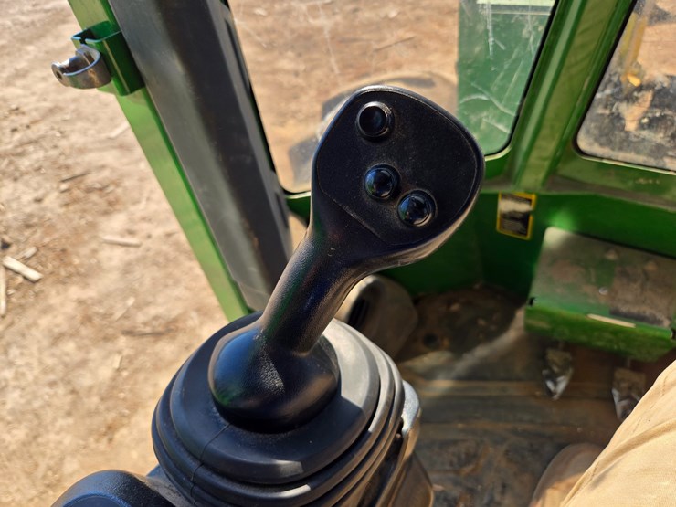 2019-john-deere-6-image-55