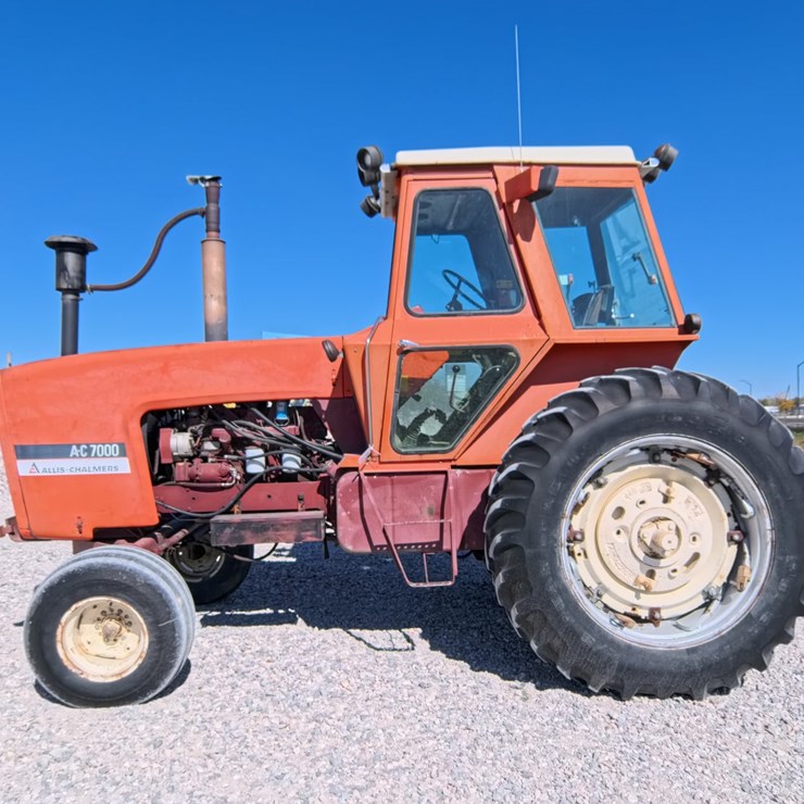 #1026 • ALLIS-CHALMERS 7000 Tractor
