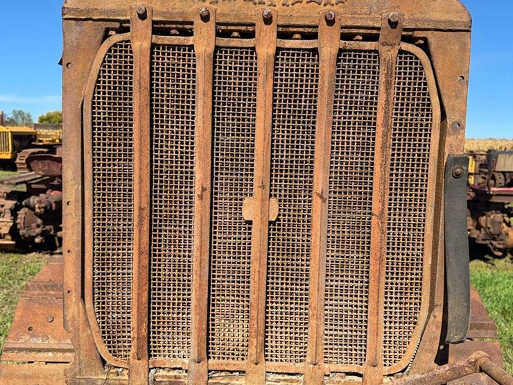 caterpillar-thirty-image-9