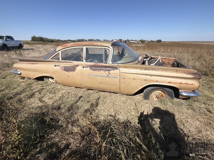 1959-chevrolet-biscayne-4-door-sedan-for-parts-image-4