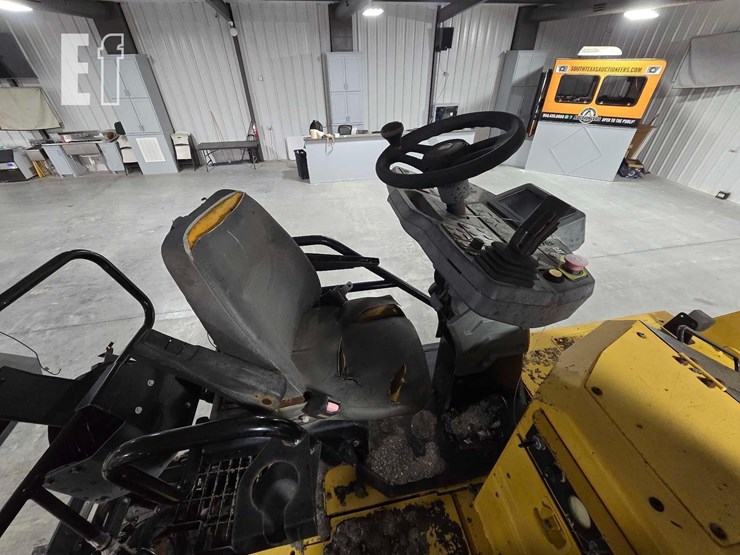 2016-caterpillar-ap-600f-image-11