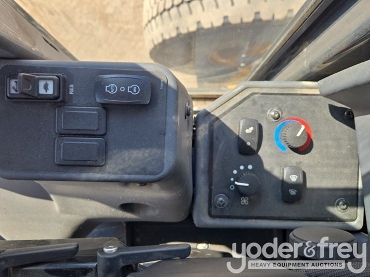 2020-deere-770gp-image-78