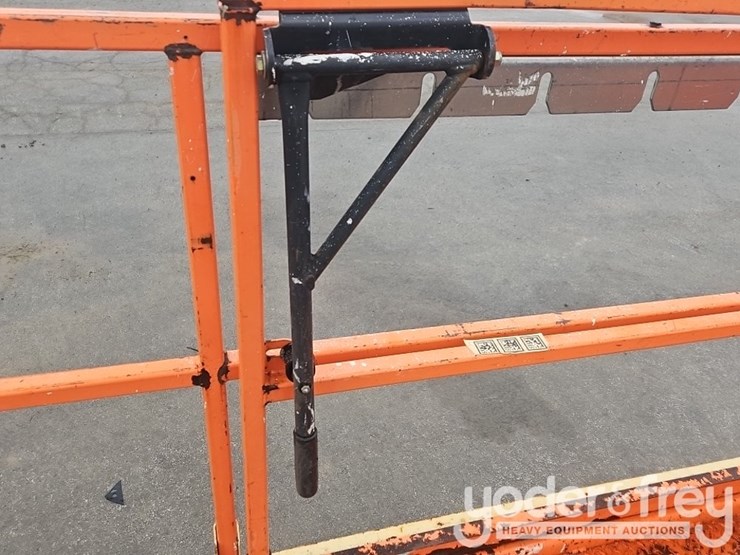 2015-jlg-4069le-image-16