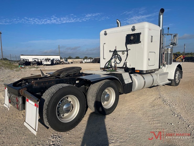 2013-peterbilt-388-image-3