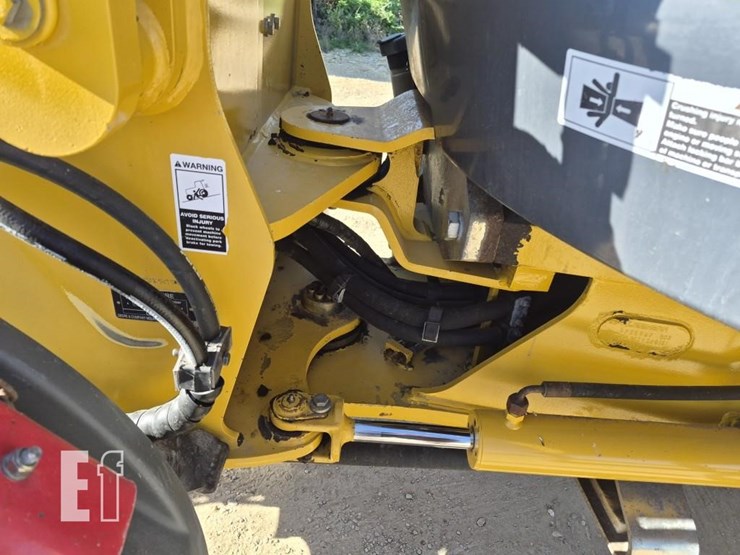 2012-deere-244j-image-13