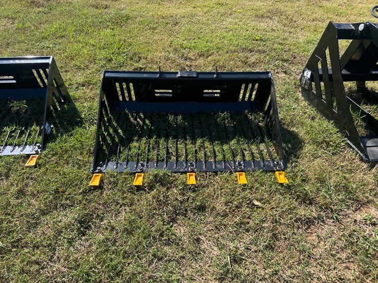 #193-•-mini-skid-steer-rock-bucket-image-4