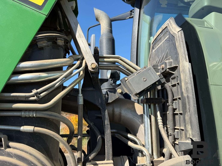 2011-john-deere-8360r-tractor-image-91