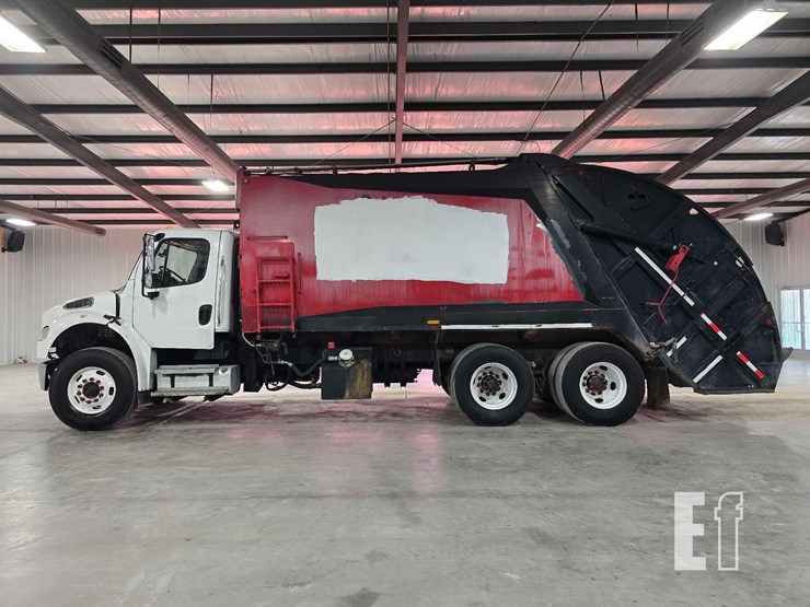 2010-freightliner-business-class-m2-106-image-5