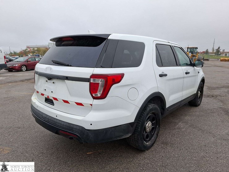 2017-ford-explorer-image-5