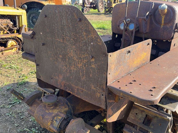 caterpillar-twenty-two-image-24