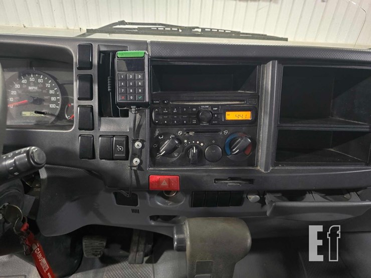 2012-isuzu-npr-hd-image-14