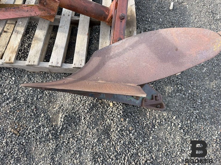 single-bottom-roll-over-plow-image-10