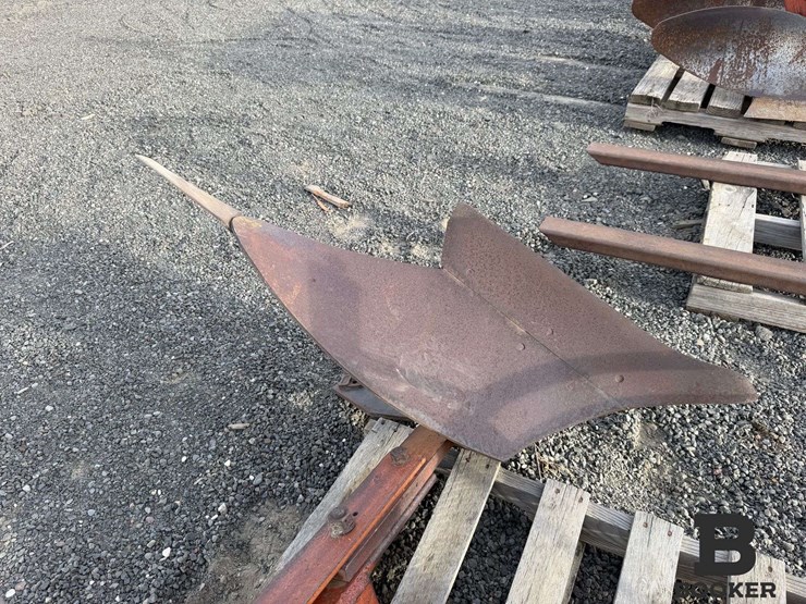 single-bottom-roll-over-plow-image-8