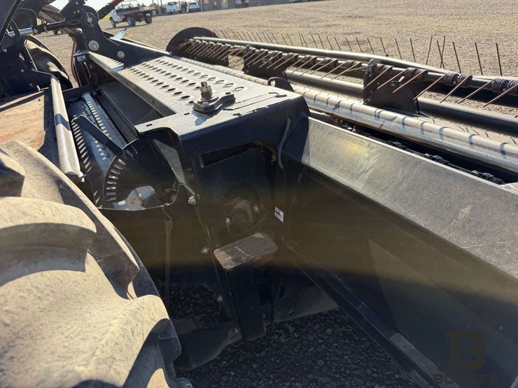 2016-macdon-m155e4-windrower-image-56