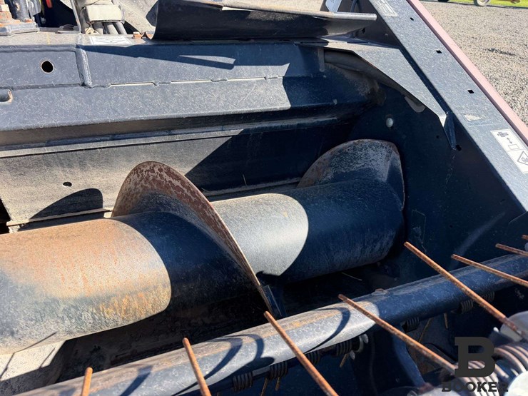 2016-macdon-m155e4-windrower-image-13