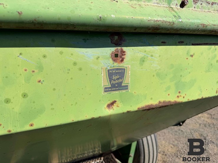 john-deere-301-fertilizer-spreader-image-10