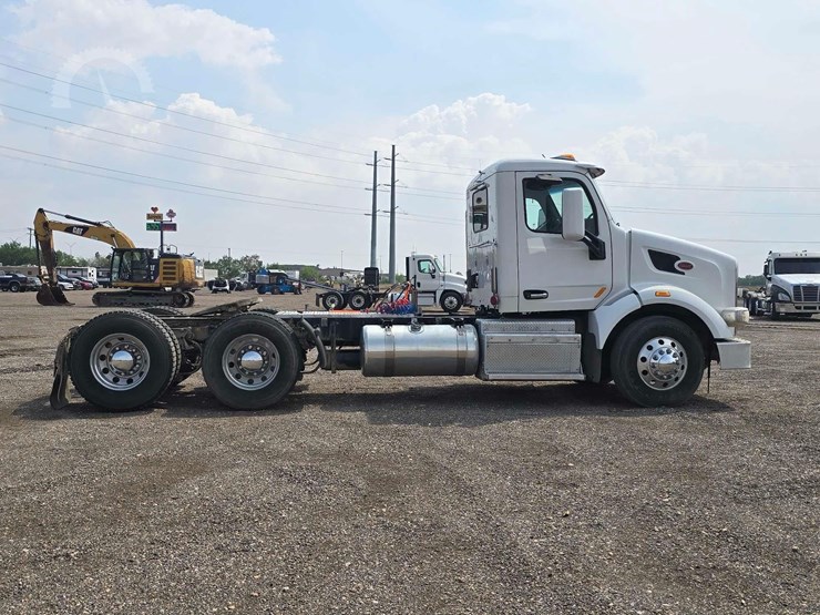 2017-peterbilt-567-image-6