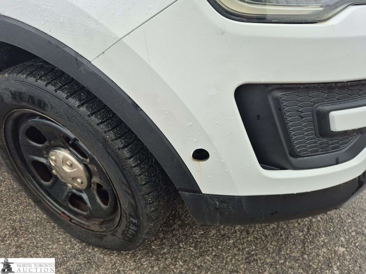 2016-ford-explorer-image-34