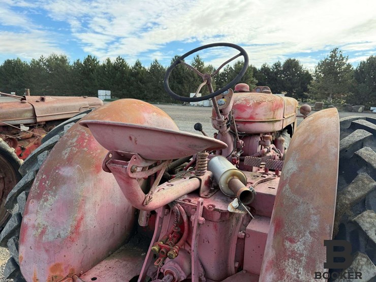 1951-ih-mccormick-w6-tractor---non-running-image-16