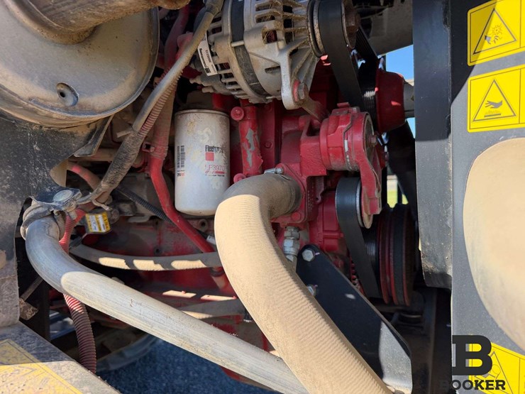 2016-macdon-m155e4-windrower-image-65