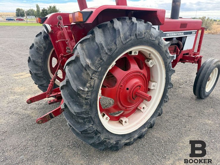 international-584-tractor-image-29