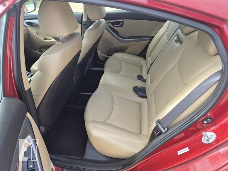 2011-hyundai-elantra-image-12