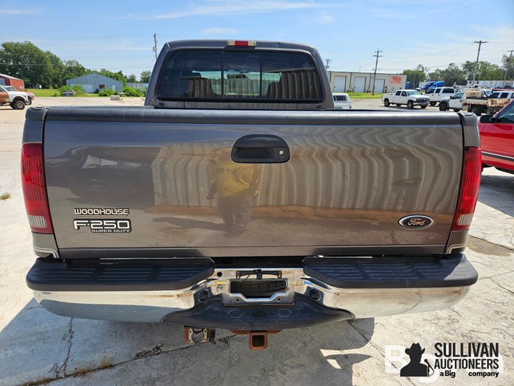 2004-ford-f250-super-duty-4x4-crew-cab-pickup-image-6