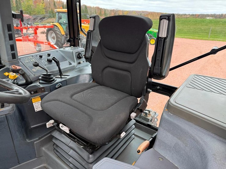 new-holland-8160-image-42