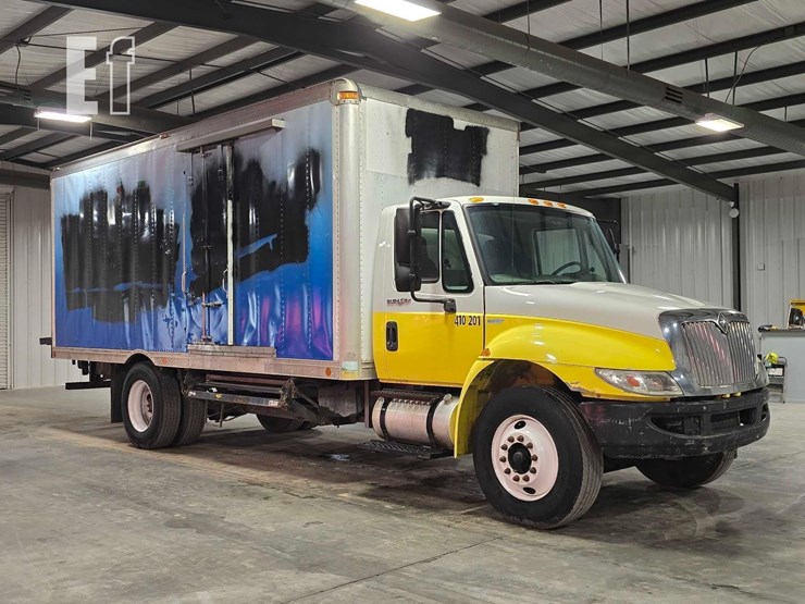 2010-international-durastar-4300-image-2