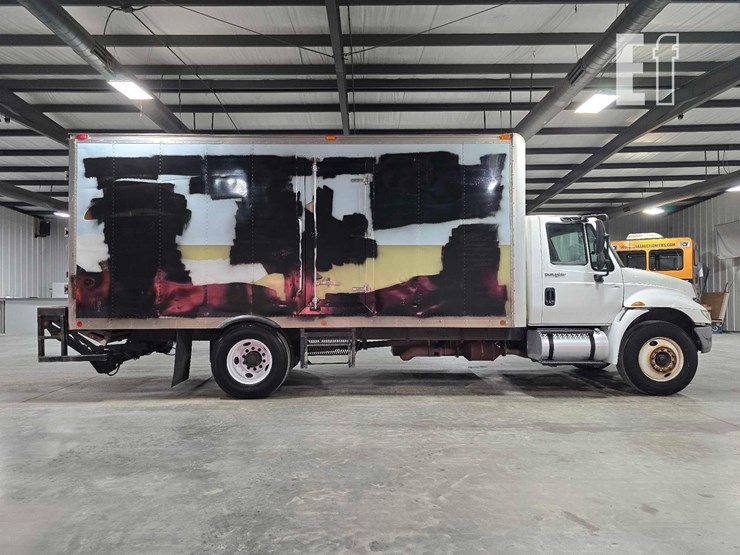 2011-international-durastar-4300-image-6