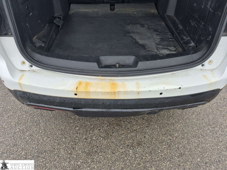2016-ford-explorer-image-25