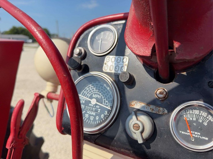 farmall-560-diesel-image-36