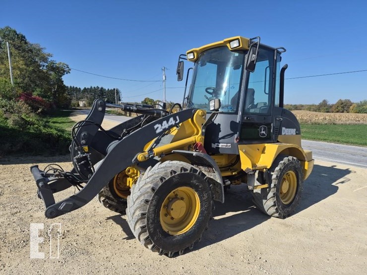 2012-deere-244j-image-1