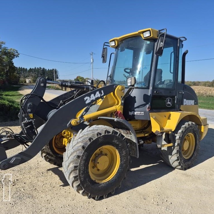 2012 DEERE 244J
