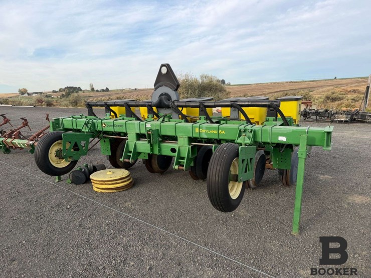 john-deere-1700-planter-image-1