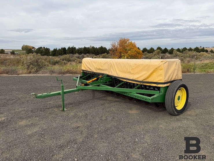 john-deere-8300-grain-drill-image-2