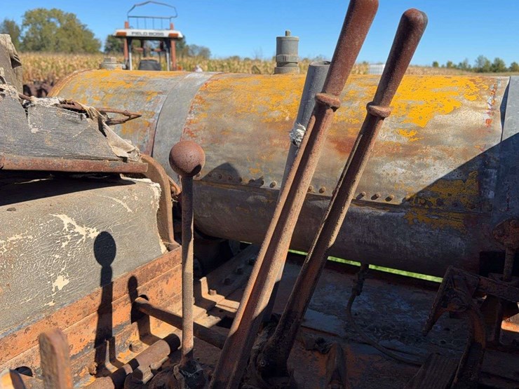 caterpillar-thirty-image-22