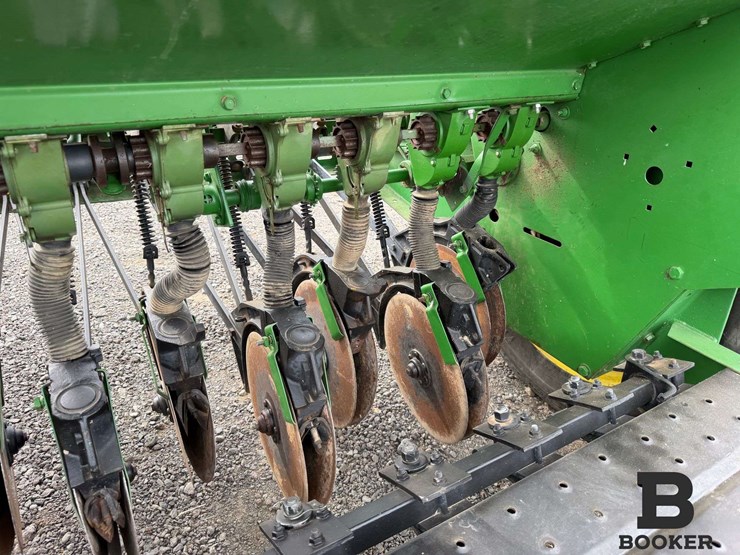 john-deere-8300-grain-drill-image-25