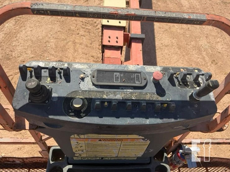 2008-jlg-800s-image-11